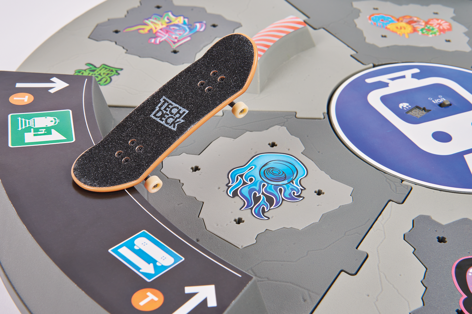 TECH DECK, Flip N' Grind X-Connect Park Creator, Customizable and Buildable  Ramp Set with Exclusive Fingerboard, Kids Toy for Boys and Girls Ages 6 and  up 